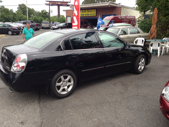 2005 Nissan Altima ST Pickup 4D 5 1/2 Ft