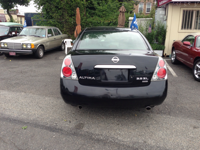 2005 Nissan Altima ST Pickup 4D 5 1/2 Ft