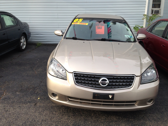 2005 Nissan Altima 2WD Crew Cab 140.5 Laramie