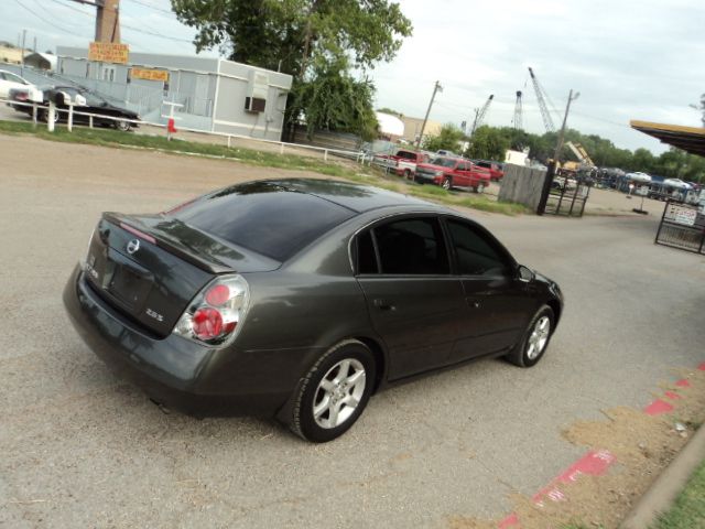 2005 Nissan Altima 2WD Crew Cab 140.5 Laramie