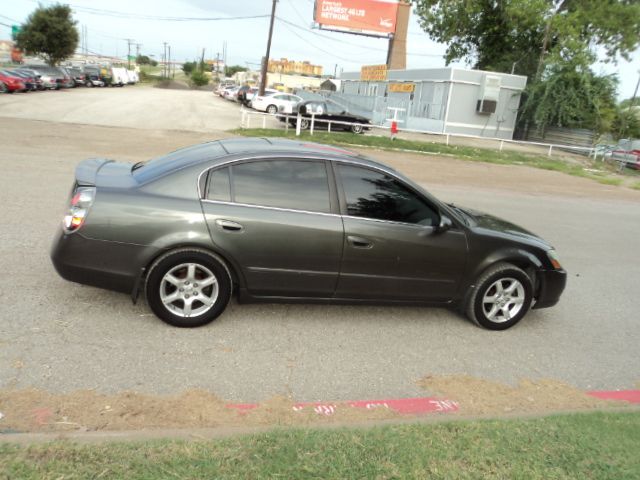 2005 Nissan Altima 2WD Crew Cab 140.5 Laramie