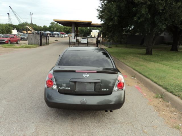 2005 Nissan Altima 2WD Crew Cab 140.5 Laramie