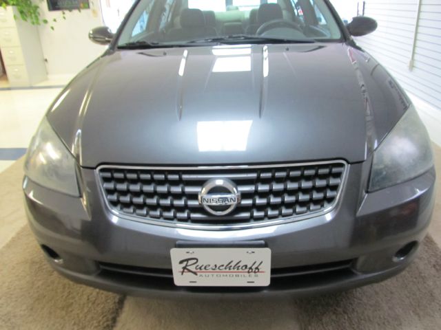 2005 Nissan Altima Pickupslt Quad Cab SWB 4WD 4x4 Truck