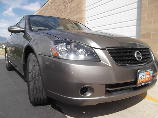 2006 Nissan Altima Pickupslt Quad Cab SWB 4WD 4x4 Truck