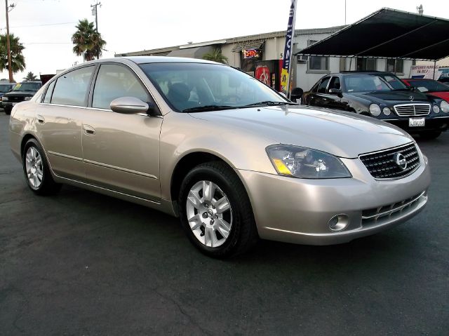 2006 Nissan Altima Pickupslt Quad Cab SWB 4WD 4x4 Truck