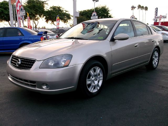 2006 Nissan Altima Pickupslt Quad Cab SWB 4WD 4x4 Truck