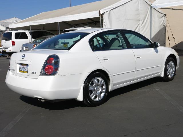 2006 Nissan Altima FWD 4dr