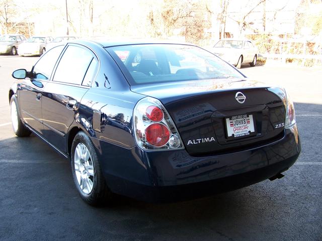 2006 Nissan Altima 2WD Crew Cab 140.5 Laramie