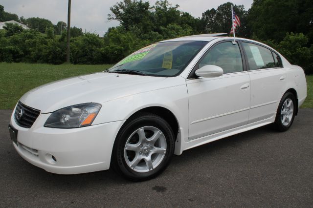 2006 Nissan Altima ST Pickup 4D 5 1/2 Ft