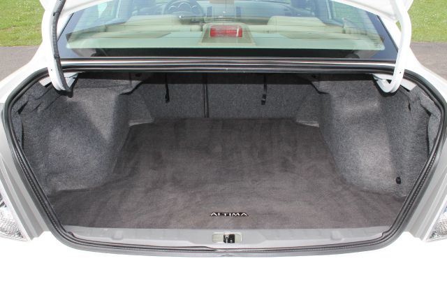 2006 Nissan Altima ST Pickup 4D 5 1/2 Ft