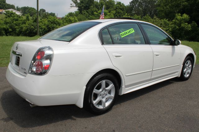 2006 Nissan Altima ST Pickup 4D 5 1/2 Ft