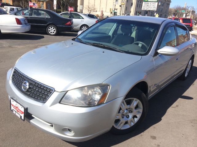 2006 Nissan Altima RAM 2500 CREW SLT