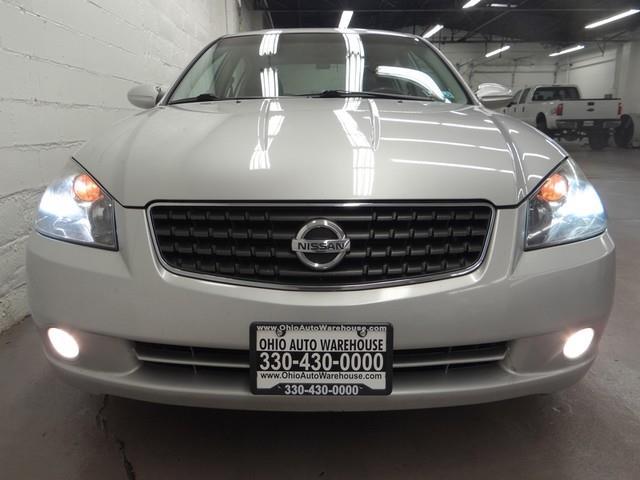 2006 Nissan Altima Awd-nav-quads-third-moonroof-1 Owner