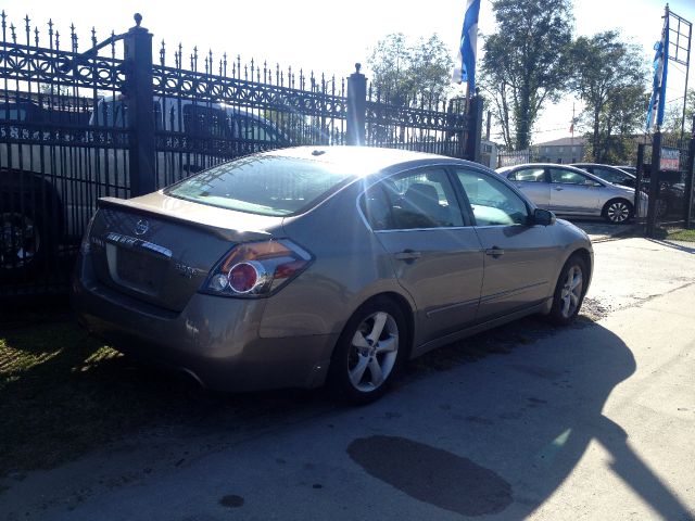 2007 Nissan Altima ST Pickup 4D 5 1/2 Ft