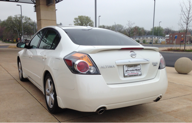 2007 Nissan Altima ST Pickup 4D 5 1/2 Ft