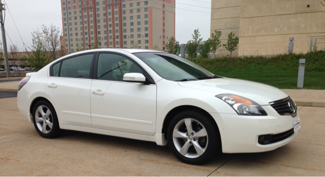 2007 Nissan Altima ST Pickup 4D 5 1/2 Ft