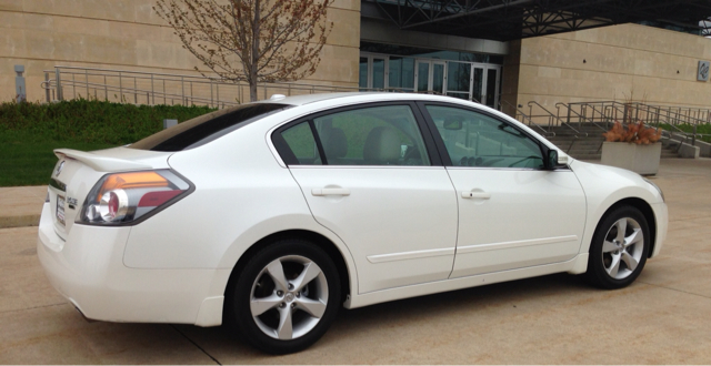 2007 Nissan Altima ST Pickup 4D 5 1/2 Ft