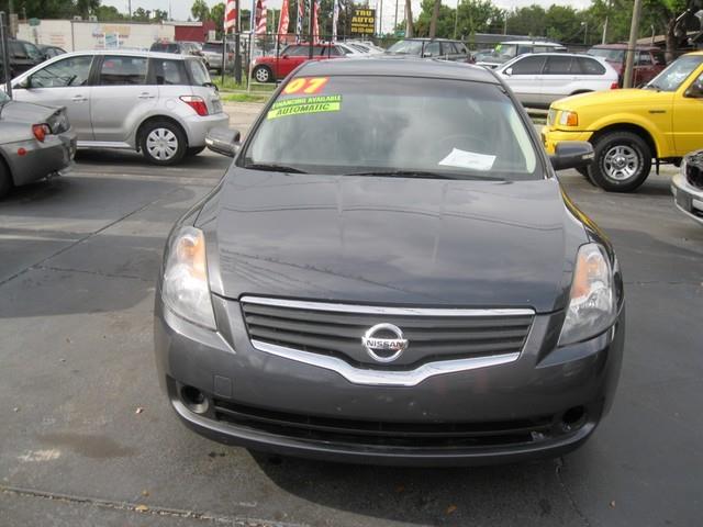 2007 Nissan Altima ST Pickup 4D 5 1/2 Ft