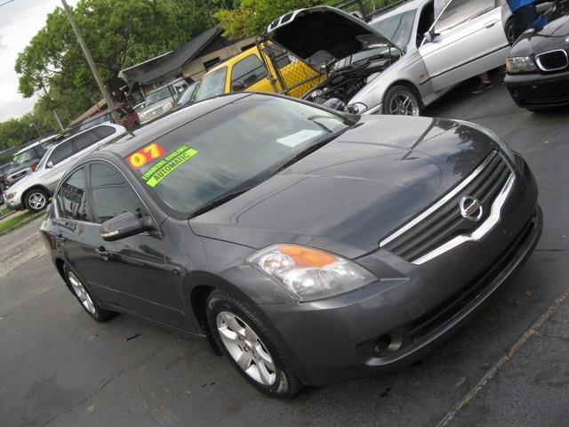 2007 Nissan Altima ST Pickup 4D 5 1/2 Ft