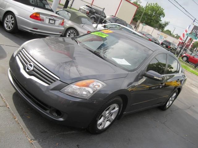 2007 Nissan Altima ST Pickup 4D 5 1/2 Ft