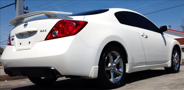 2008 Nissan Altima 1500 Van