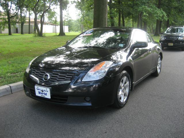 2008 Nissan Altima 1500 Van