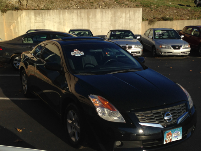 2008 Nissan Altima 1500 Van