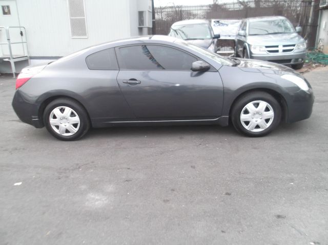 2008 Nissan Altima 1500 Van