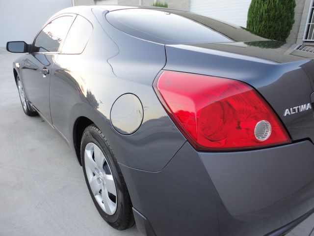 2008 Nissan Altima 1500 Van