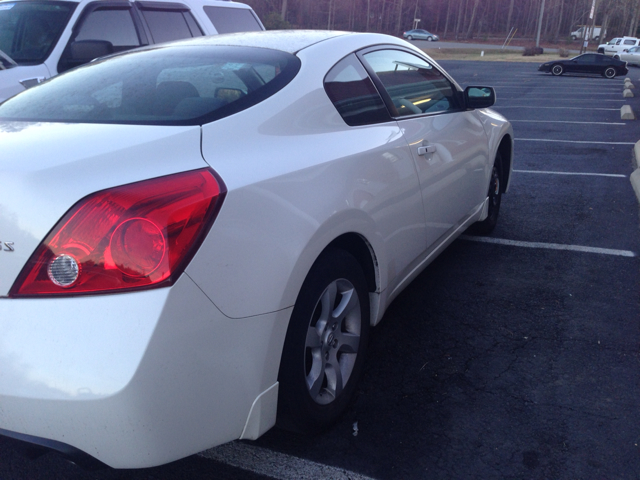 2008 Nissan Altima 1500 Van