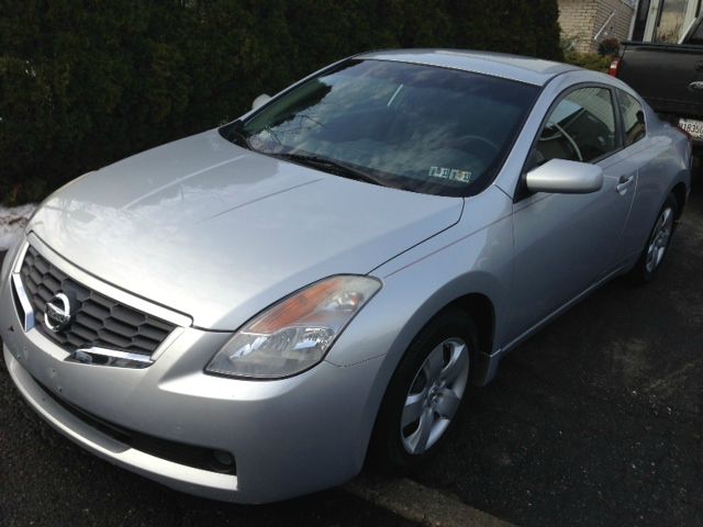 2008 Nissan Altima 1500 Van