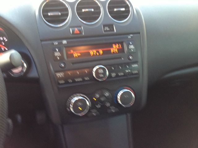 2008 Nissan Altima 1500 Van