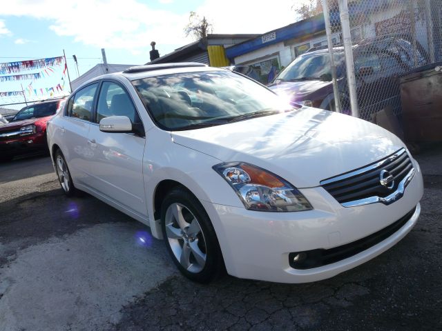 2008 Nissan Altima ST Pickup 4D 5 1/2 Ft