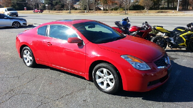 2008 Nissan Altima 1500 Van