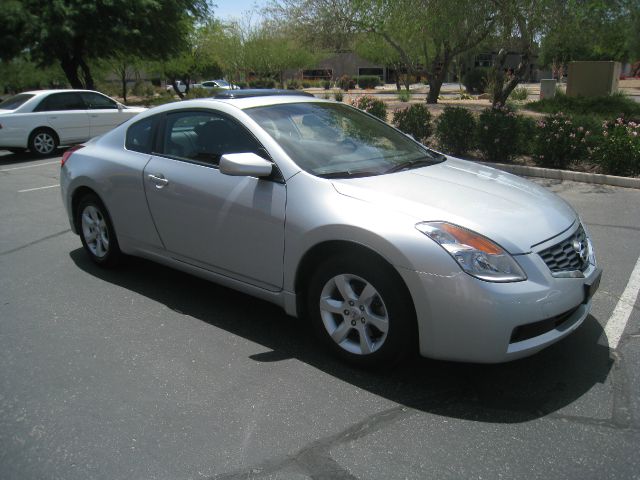 2008 Nissan Altima 1500 Van