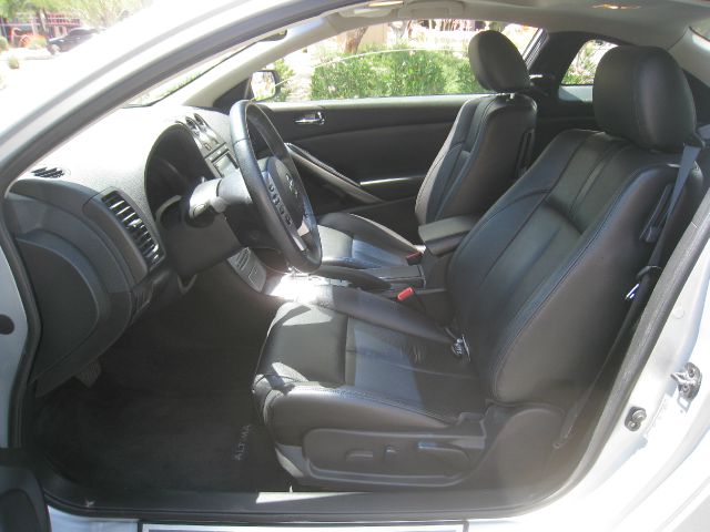 2008 Nissan Altima 1500 Van