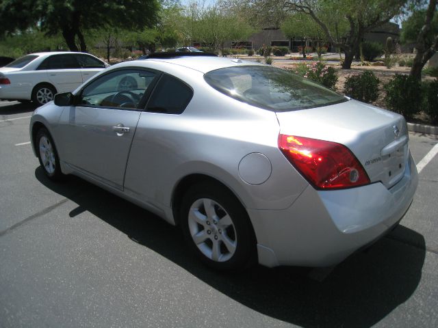 2008 Nissan Altima 1500 Van