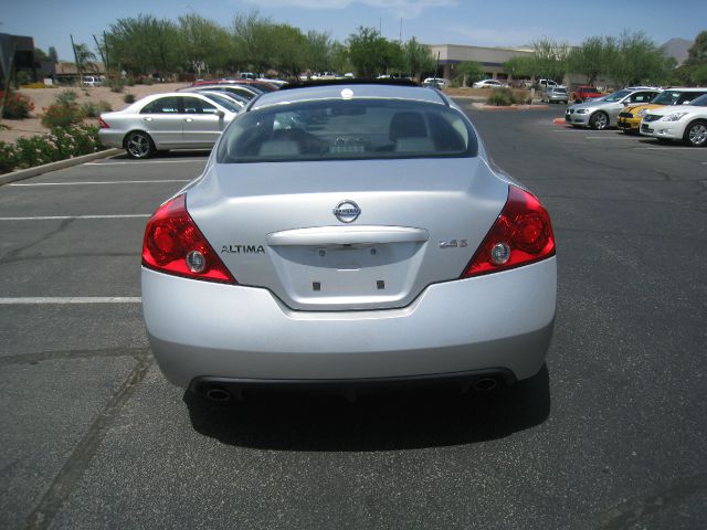 2008 Nissan Altima 1500 Van