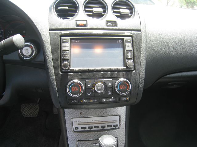 2008 Nissan Altima 1500 Van