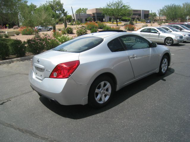 2008 Nissan Altima 1500 Van