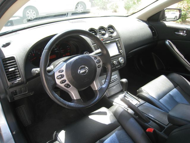2008 Nissan Altima 1500 Van