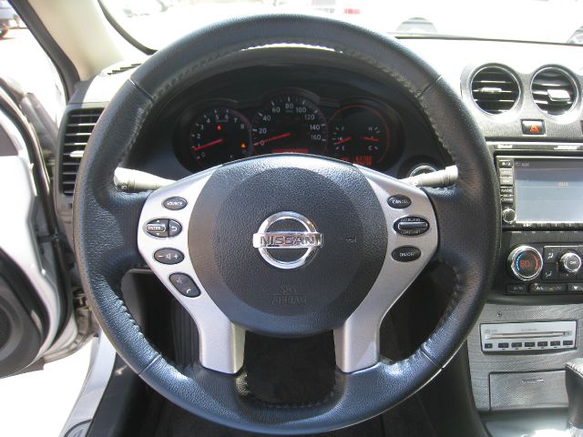 2008 Nissan Altima 1500 Van