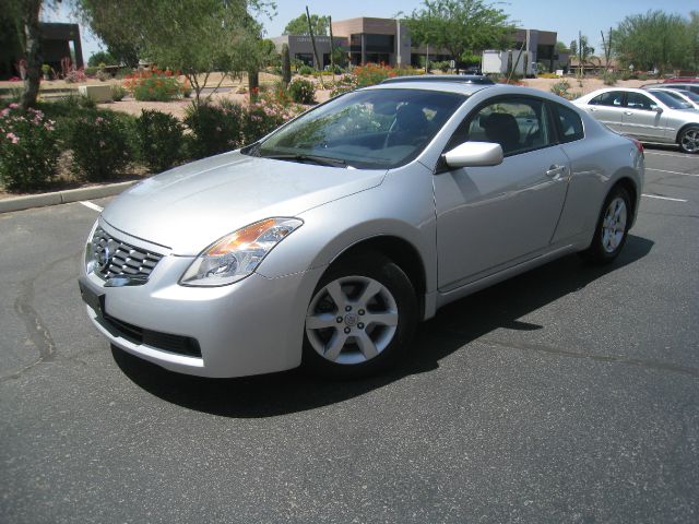 2008 Nissan Altima 1500 Van