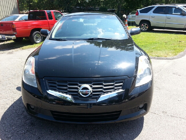 2009 Nissan Altima 1500 Van