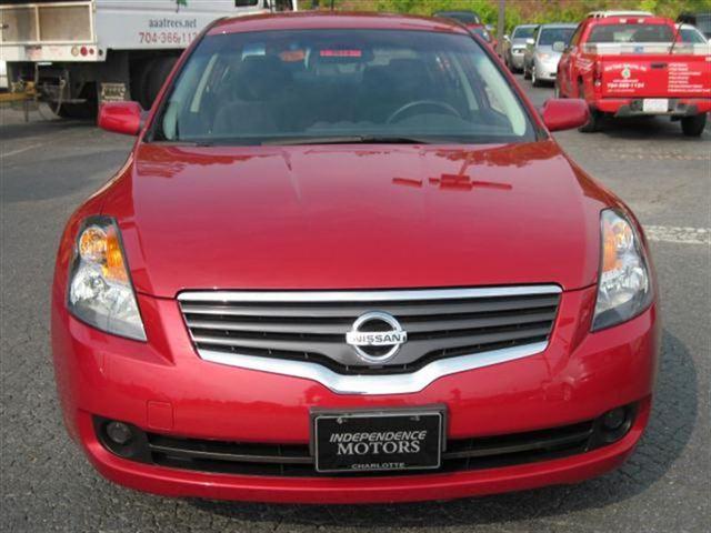 2009 Nissan Altima 4WD Crew Cab 140.5 Laramie