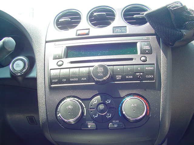 2009 Nissan Altima 1500 Van