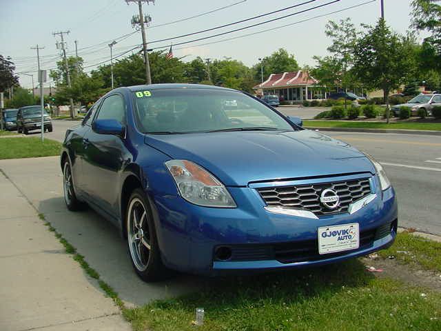 2009 Nissan Altima 1500 Van