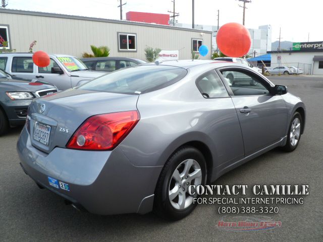 2009 Nissan Altima 1500 Van