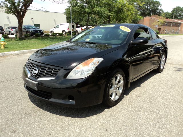 2009 Nissan Altima 1500 Van