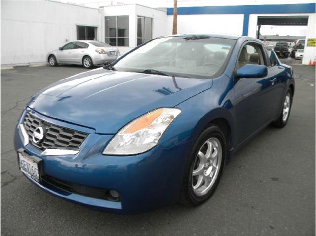 2009 Nissan Altima 1500 Van
